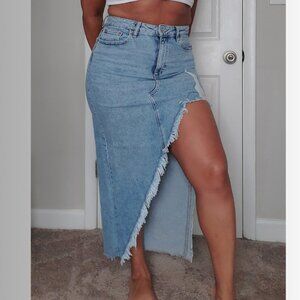 FOREVER 21 DISTRESSED RAW HEM DENIM SKIRT